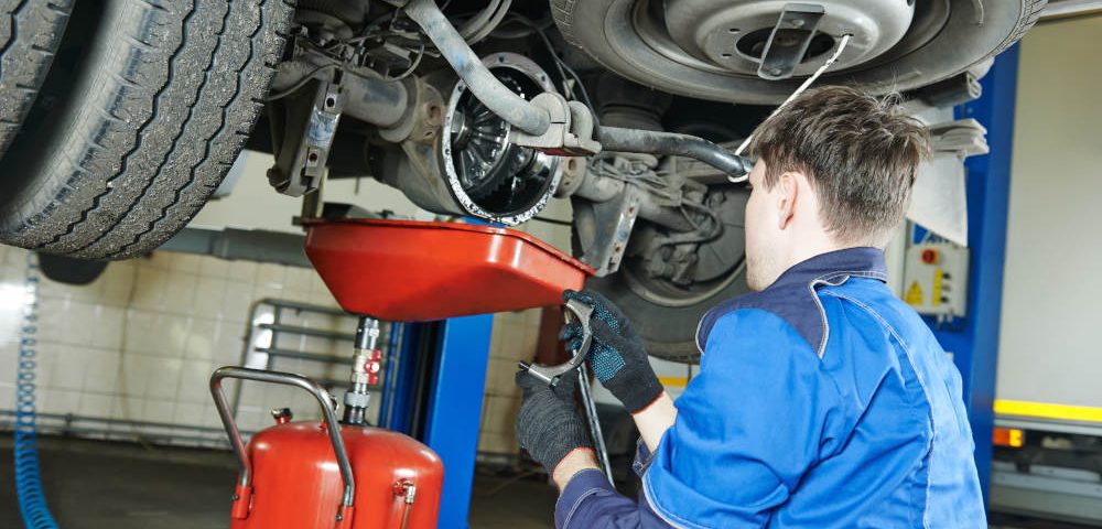 Is Your Vehicle Due for a Routine Oil Change? | Road Runner Auto Care