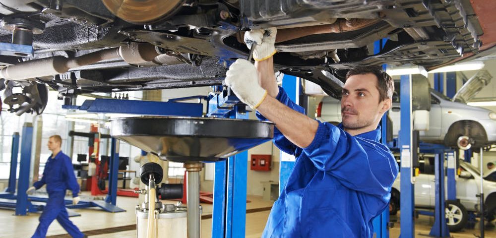 The Importance of Oil Changes in Apple Valley, California | Road Runner Auto Care
